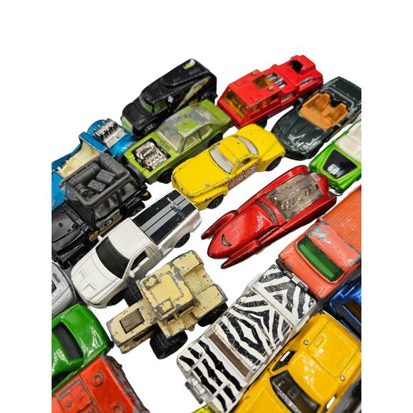Large Lot of 30 Vintage Diecast Cars and Trucks Various Brands 1970s-1990s - Picture 2 of 4